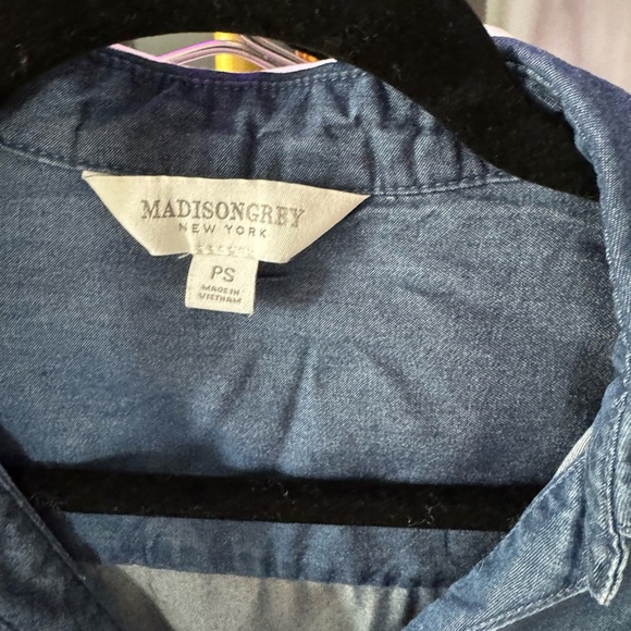 Madison Grey denim shirt size Petite Small like new - Picture 4 of 5